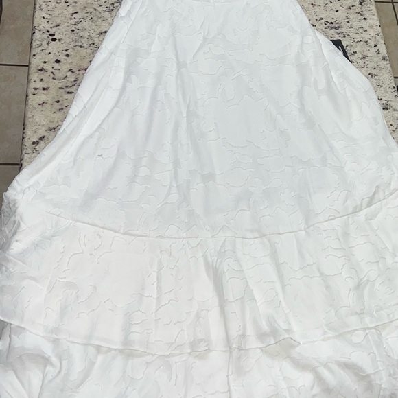 Lulu's Love You So Truly White Dress Burnout Flowers medium NWT
Strapless Midi - Picture 6 of 14